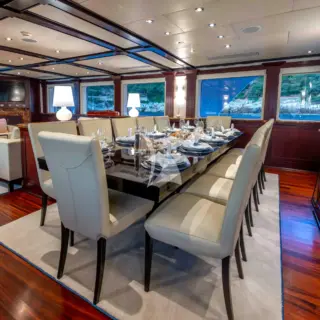 Main salon dining