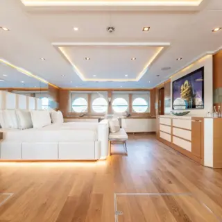 DB9 - Master Stateroom