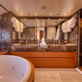 ANNAMIA - Master cabin bathroom 