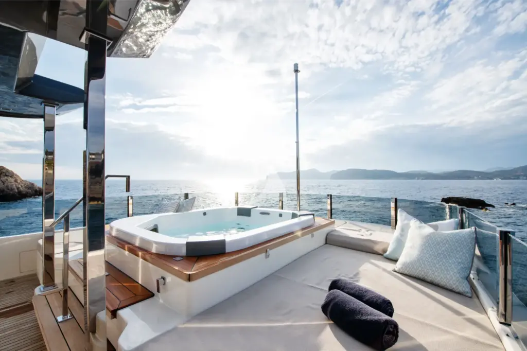 ALBERRY - Sun Deck Jacuzzi