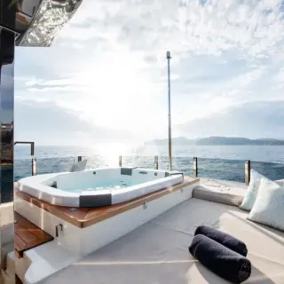 ALBERRY - Sun Deck Jacuzzi