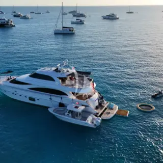 NAYA MARYN - Image 15