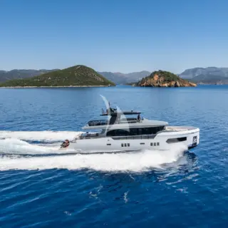 FERRO 77 - Profile underway