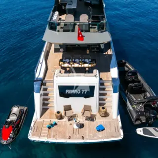 FERRO 77 - Hydraulic swim platform and toys