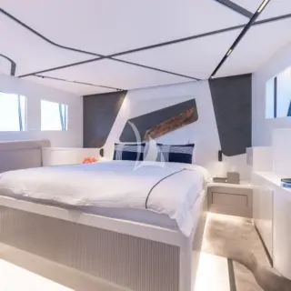 FERRO 77 - Full-beam master stateroom