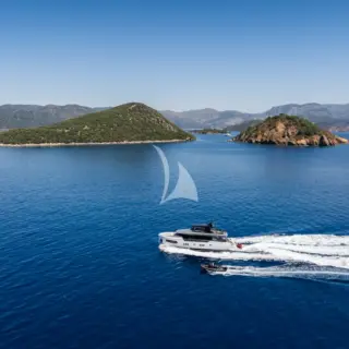 FERRO 77 - Tender alongside