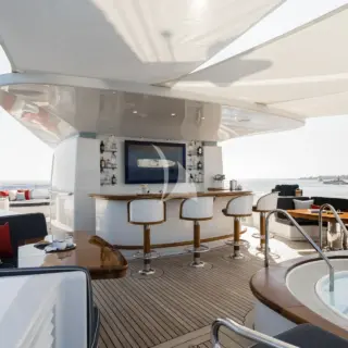 OLYMPUS - Sundeck Jacuzzi