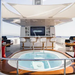 OLYMPUS - Sundeck Jacuzzi