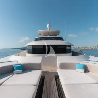 RENEGADE - Upper Deck Bow