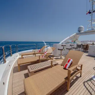 BLADE I - Sundeck sunbathing area