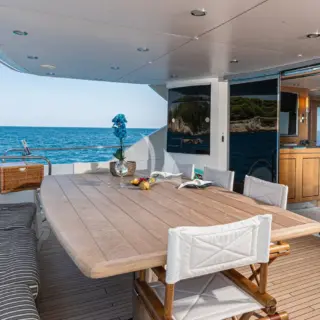 BLADE I - Aft dining table