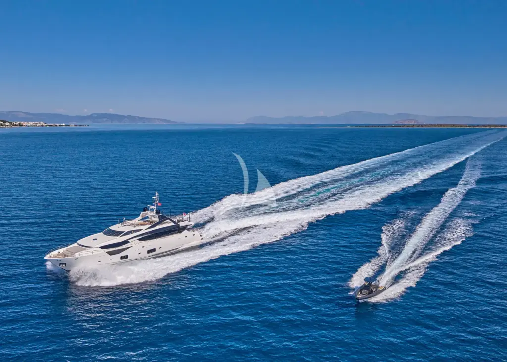 BLADE I - Cruising with tender