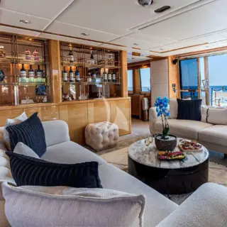 BLADE I - Main salon