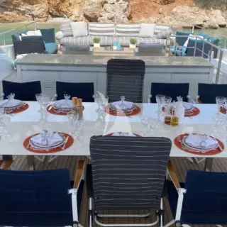 RIANA II - Sundeck dinning