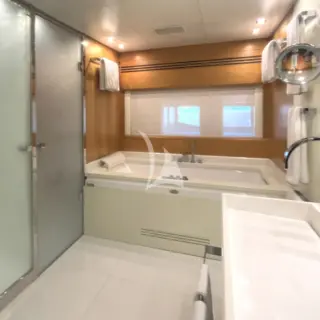 D'One D - Master suite bathroom