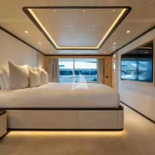 MINE GAMES - Master Stateroom