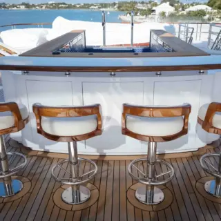 LUDZIE - TEMP Imagery | Sun Deck Jacuzzi bar