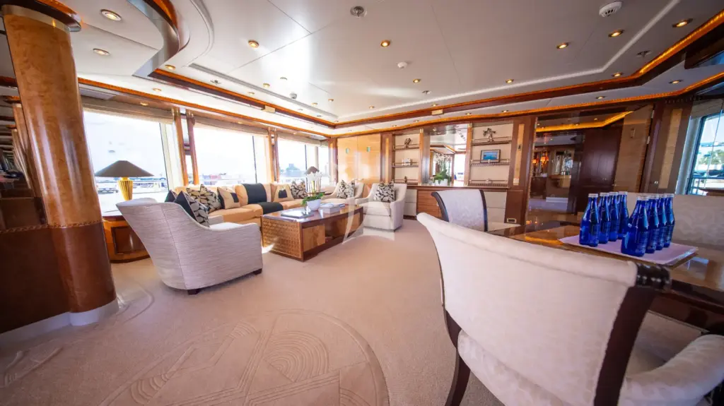 LUDZIE -  TEMP Imagery | Main Salon