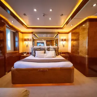 LUDZIE - TEMP Imagery | Queen Stateroom