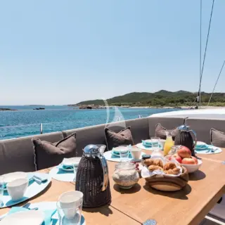 NEYINA – Alfresco Dining Experience