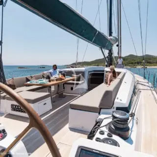 NEYINA – Cockpit & Helm Station