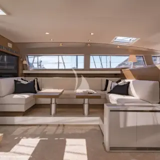 NEYINA – Main Salon Lounge