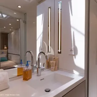 NEYINA – Guest Bathroom & Vanity