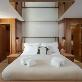 AGAPA Sunseeker - Master Cabin