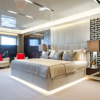 BLUE MOON - Master stateroom