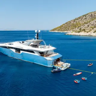 BLUE MOON - At anchor with toys