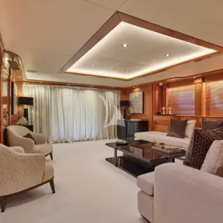CELIA P - Main Salon
