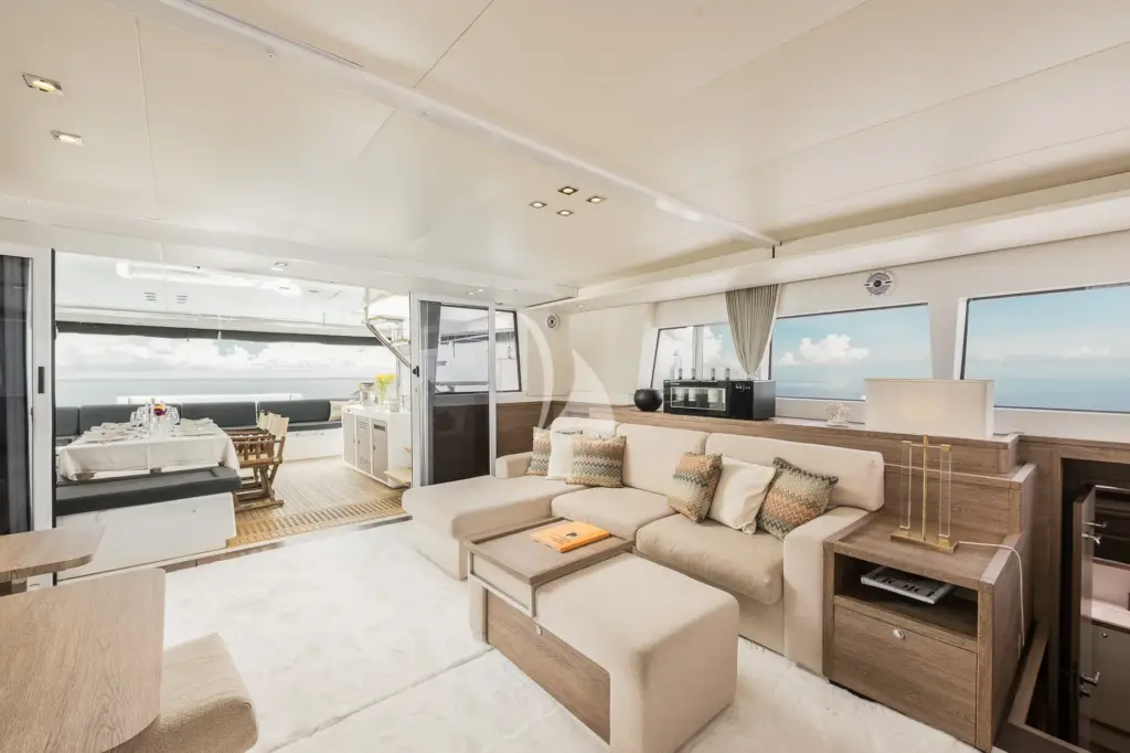 JARANA - MAIN DECK SALON