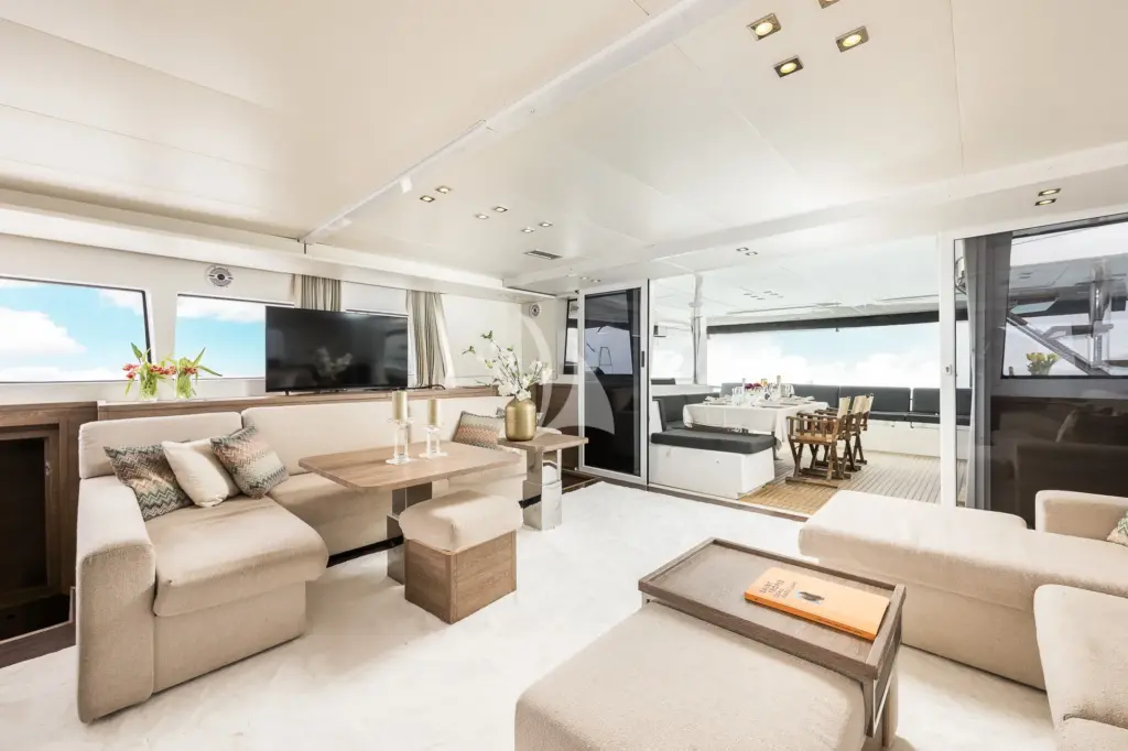JARANA - MAIN DECK SALON