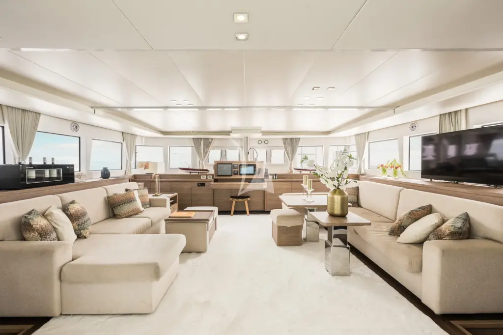JARANA - MAIN DECK SALON