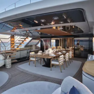 AWANDRA - Upper Deck - dining