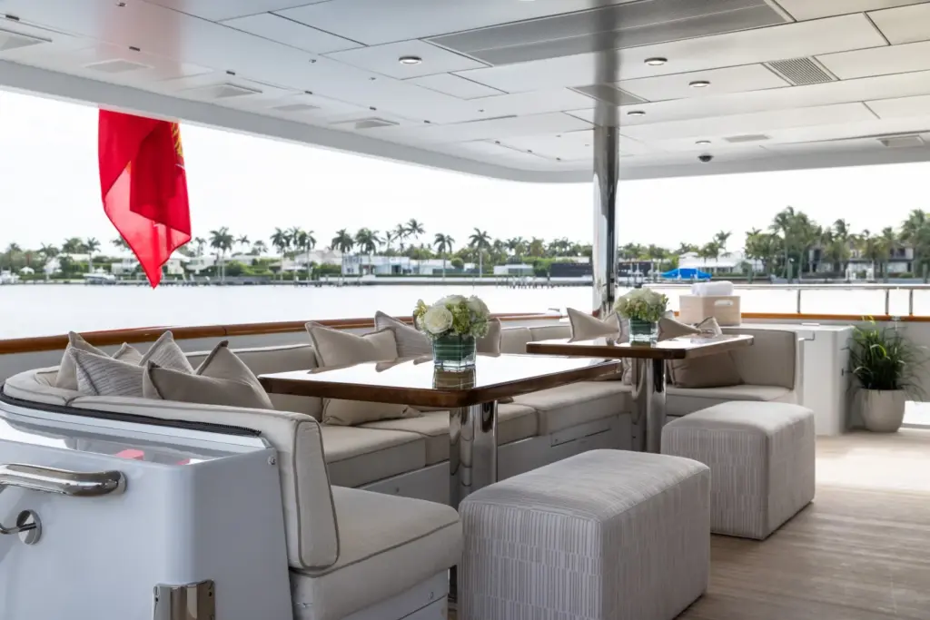 MISS MICHELLE - Main deck aft seating