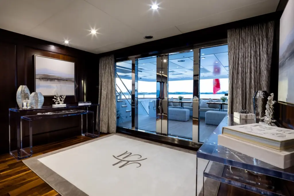 MISS MICHELLE - Main deck entrance