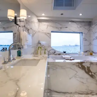 MISS MICHELLE - Master dual ensuite