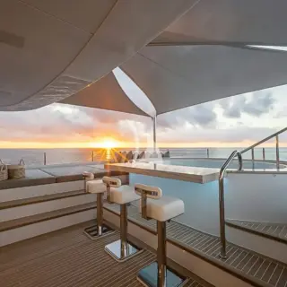 MISS MICHELLE - Sky Deck 