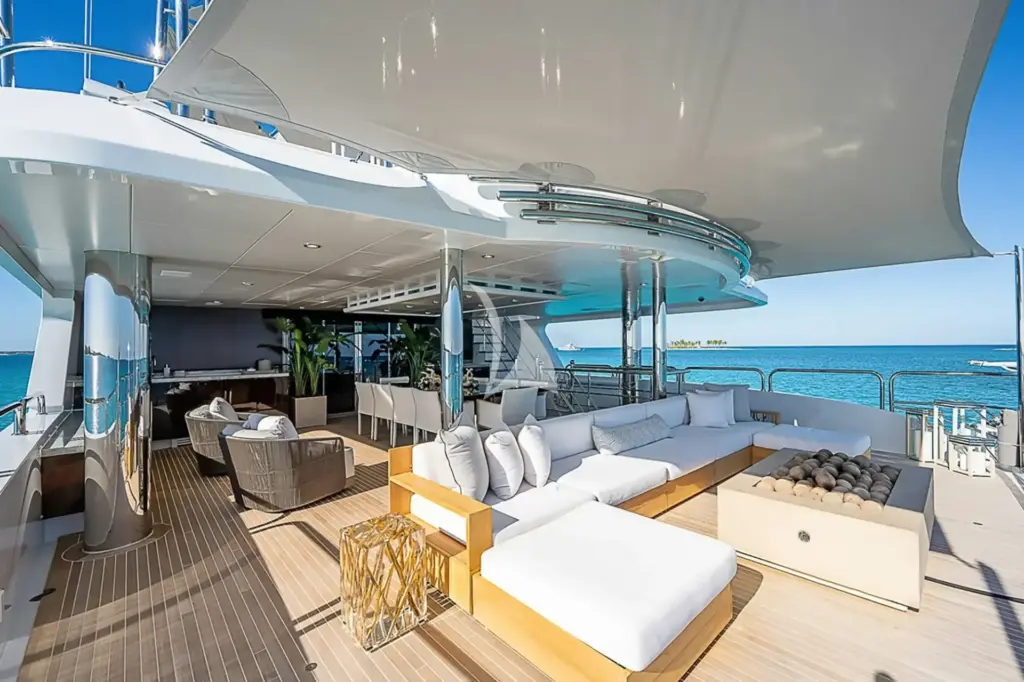 MISS MICHELLE - Bridge Deck Aft