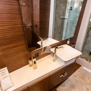 ZEEMAR - Guest Cabin Ensuite