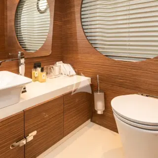 ZEEMAR - Guest Cabin Ensuite