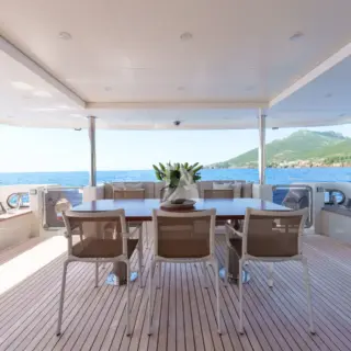 STELLA DEL NORD - Aft main deck 