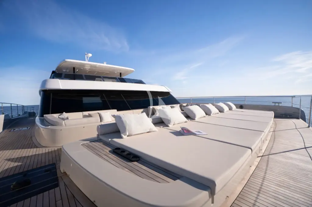 BOHEMIA - Bow & Foredeck