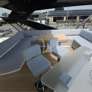 G.T.U. - Flybridge - wet bar