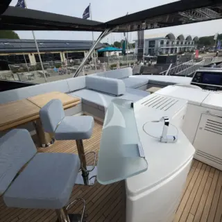 G.T.U. - Flybridge - wet bar