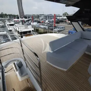 G.T.U. - Flybridge - sun beds area