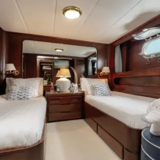 GITANES TWIN CABIN