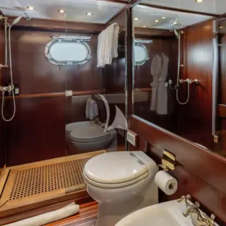 GITANES TWIN ENSUITE