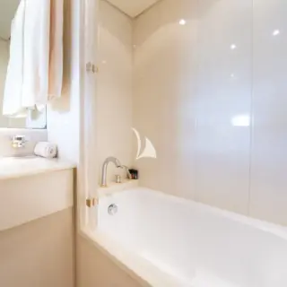 ATRATO - En-Suite Facilities (Master)